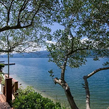 Laveno-mombello Sleeps 9 With Pool And Air Con