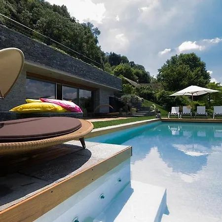 Villa Laveno-mombello Sleeps 9 With Pool And Air Con *