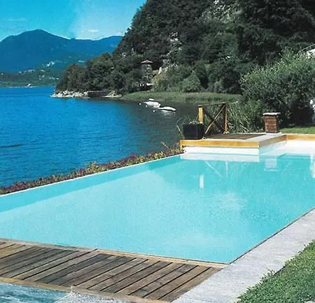 Laveno-mombello Sleeps 9 With Pool And Air Con Villa *