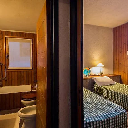 Laveno-mombello Sleeps 9 With Pool And Air Con Villa *
