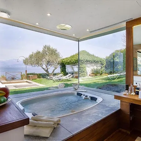 Laveno-mombello Sleeps 9 With Pool And Air Con Villa Laveno-Mombello