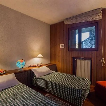 Laveno-mombello Sleeps 9 With Pool And Air Con Villa