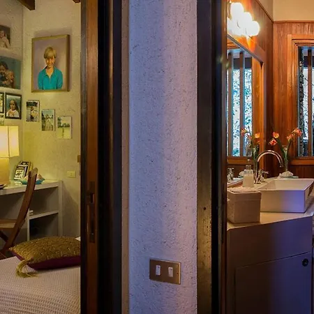 Laveno-mombello Sleeps 9 With Pool And Air Con