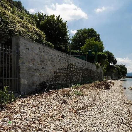 Laveno-mombello Sleeps 9 With Pool And Air Con Villa *