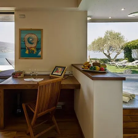 Laveno-mombello Sleeps 9 With Pool And Air Con Villa *