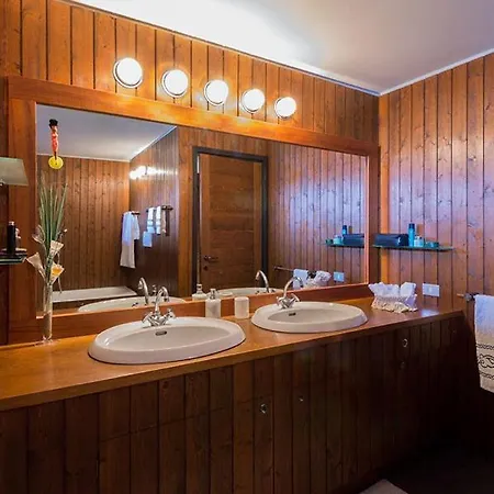 Villa Laveno-mombello Sleeps 9 With Pool And Air Con
