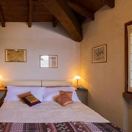 Laveno-mombello Sleeps 9 With Pool And Air Con * Laveno-Mombello