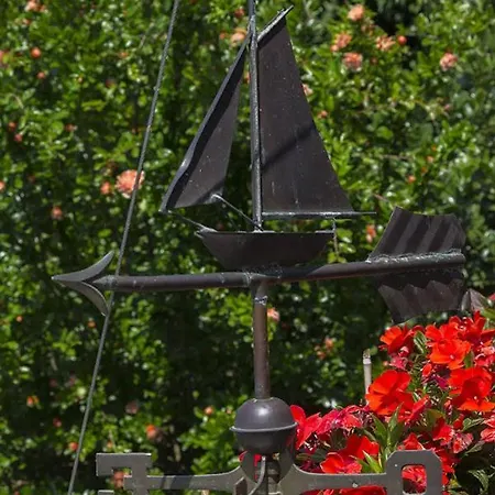 Laveno-mombello Sleeps 9 With Pool And Air Con Villa