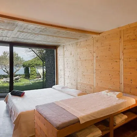 Laveno-mombello Sleeps 9 With Pool And Air Con * Laveno-Mombello